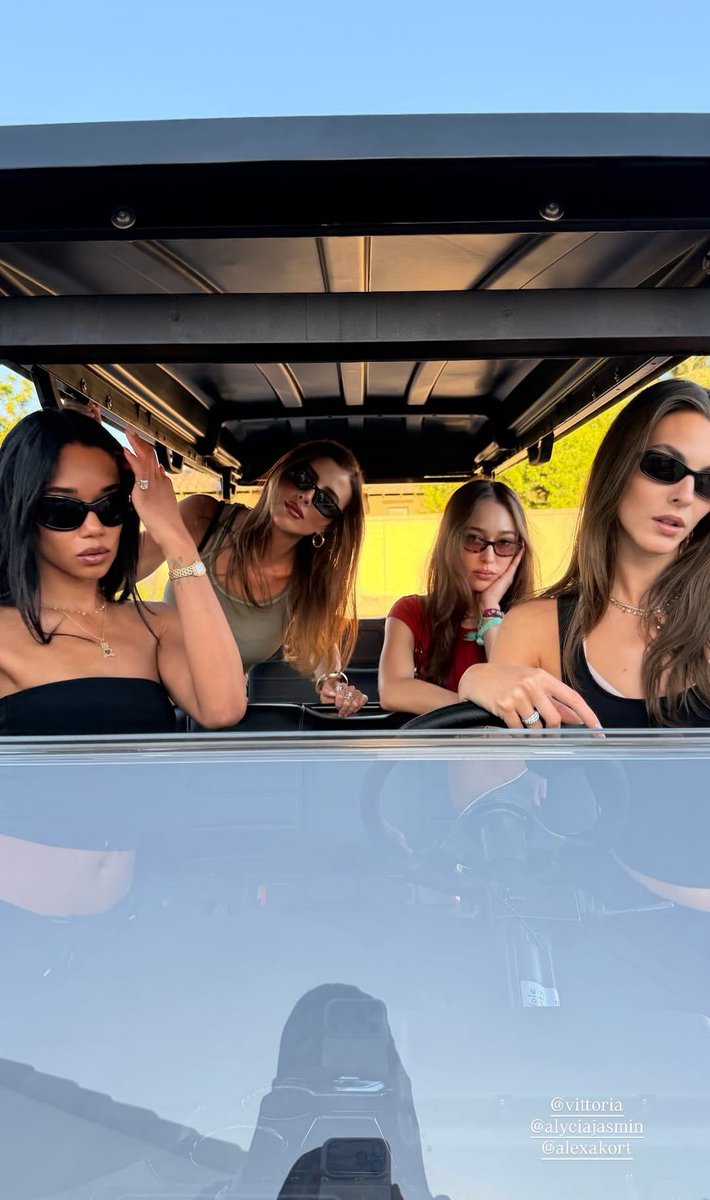 Alycia Debnam-Carey Updates tweet media
