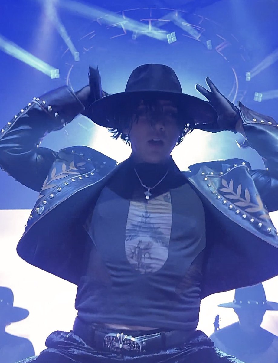 laurinha ☔︎ tweet media