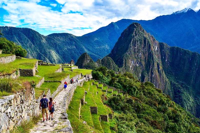 curiosidadafoco's tweet photo. O império inca tinha uma extensa rede de estradas com milhares de quilômetros ligando regiões montanhosas.
#Engenharia #Incas #Curiosidades https://t.co/2GnDoaK1oz