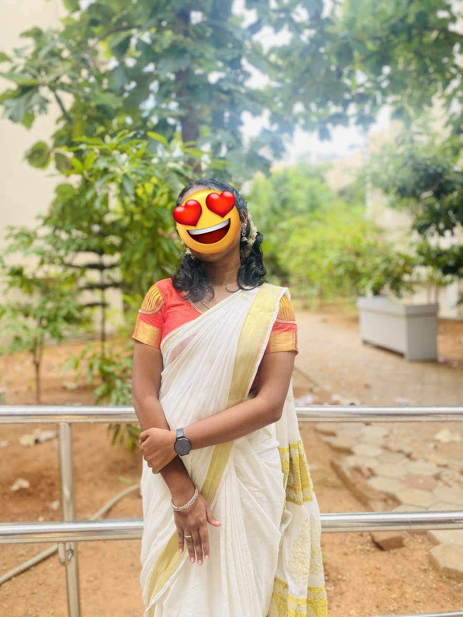 ShrukunaX's tweet image. A little tradition, a lot of peace 🌿

#Saree #Memories #CollegeDays