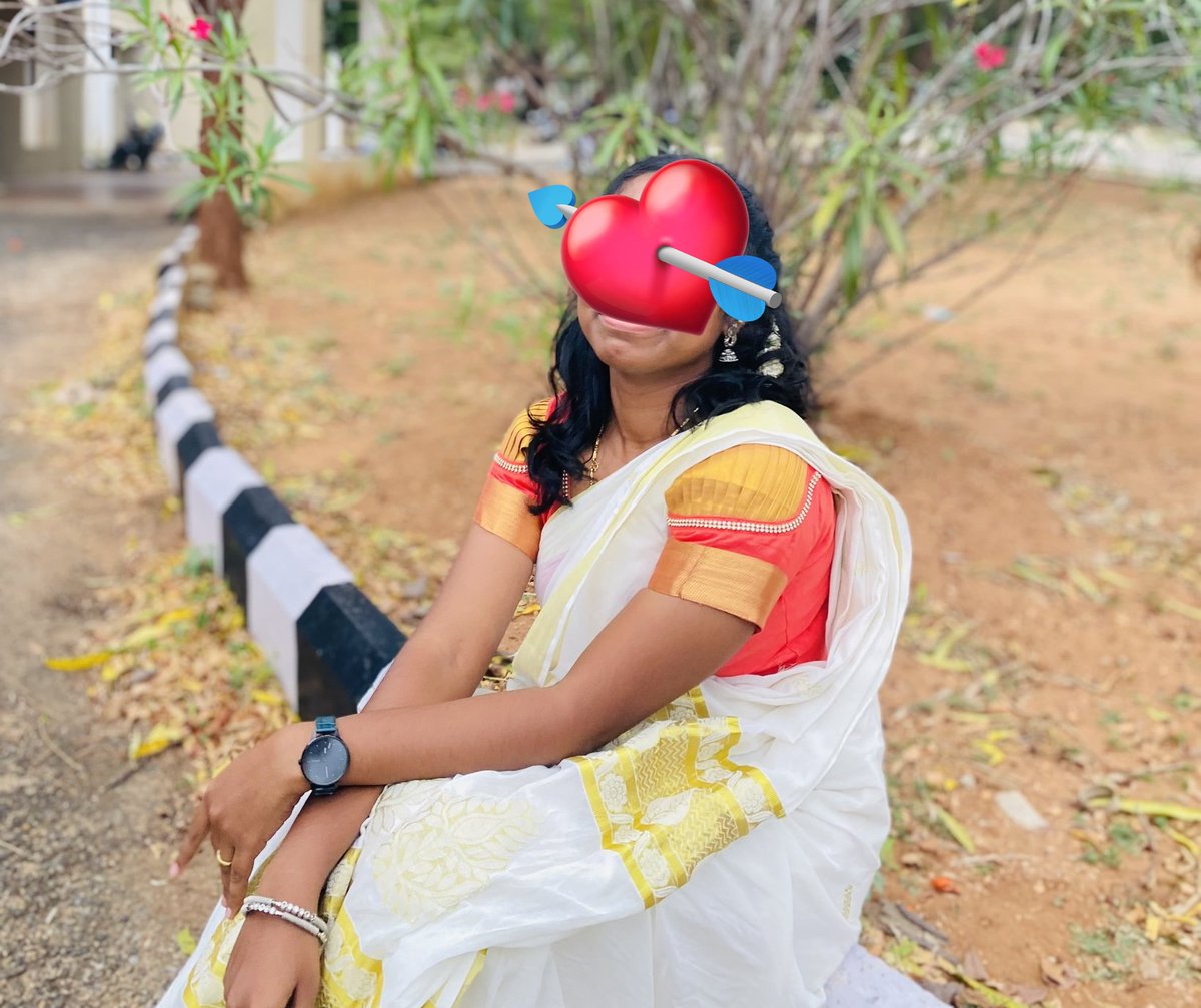 ShrukunaX's tweet image. A little tradition, a lot of peace 🌿

#Saree #Memories #CollegeDays