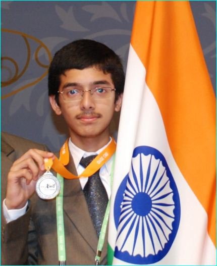 𝑴𝒐𝒎𝒊𝒏 tweet media