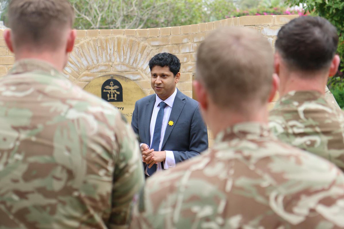 ukinkuwait's tweet photo. Despite the ceasefire, the UK’s commitment to Kuwait’s security remains steadfast 🇬🇧🇰🇼 Rapid Sentry personnel met Ambassador Qudsi Rasheed &amp; Defence Attaché Capt Neil Marriott. رغم وقف إطلاق النار، يظل التزام المملكة المتحدة بأمن الكويت ثابتاً. https://t.co/xwMFjEG0i5