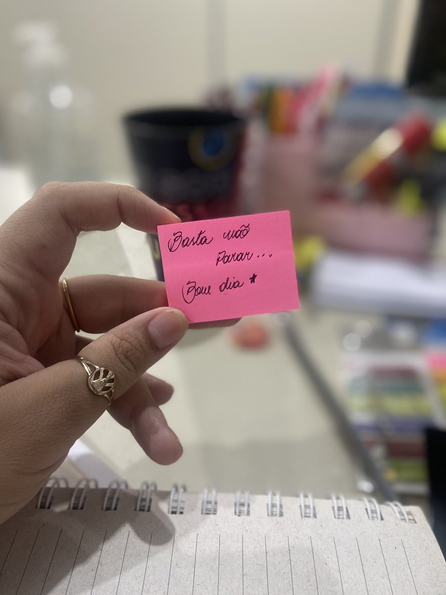 Vivendo em modo frenético dormindo tarde e acordando cedo, mas o importante é alinhar as velas e não parar. 
B☀️m dia 🙏🏼✨