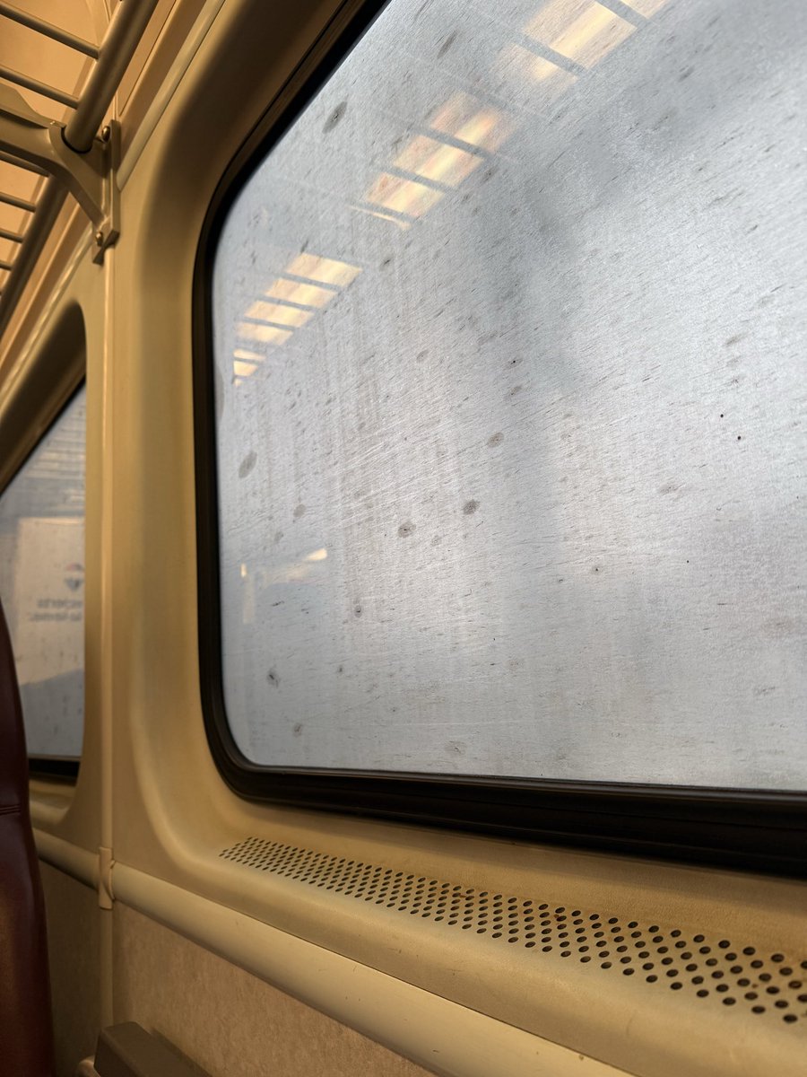 brianjacobs's tweet photo. $10 and can’t even see out the window @NJTRANSIT_PVL @NJTRANSIT train #1614 car #6701 #cleanyourwindows https://t.co/0X8vShRdVI