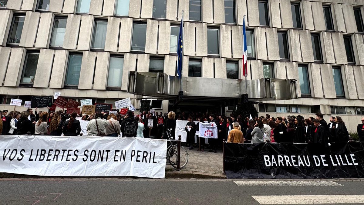 A_Linkenheld's tweet image. #justice #VSS
Forte mobilisation des avocats et magistrats contre le projet de loi sur la justice criminelle. Les associations féministes s’y opposent aussi.

Au nom des @senateursPS je défends ce soir la suppression du plaider coupable et de l’extension des compétences des CCD.