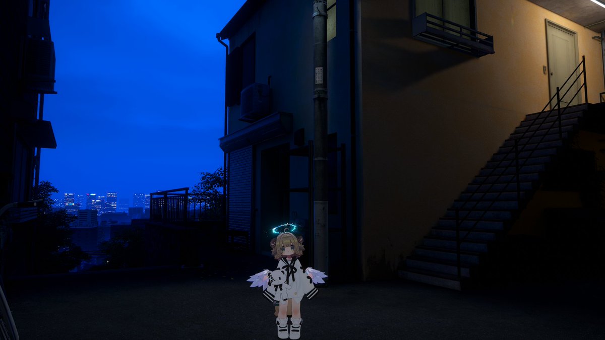tetra_moon's tweet photo. ワールド　Dissociation
作者様　　otto233

もうすぐ夜が明けそうな街のワールド
まだ薄暗い時間帯にアパートから出て、何かを始めるシチュエーションを想像しながら良い感じの写真を撮ろう
街の方までは降りれないけど、様々な物語が想像できて好き
#VRChat_world紹介 #VRchat https://t.co/pAuYlQMkrq