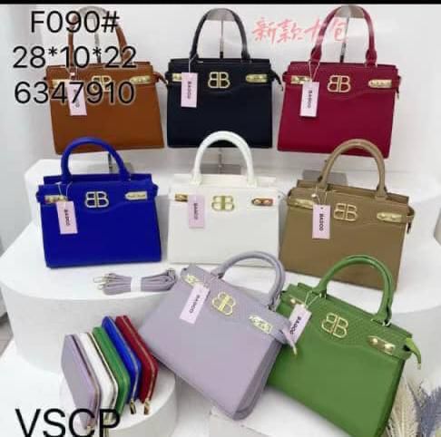 Benedictaaaaaa0's tweet photo. We have Bagsssss 
Plug in here my ladies 
We have for mamas
For baddies 
For 9-5 ladies 
For market runs
For nursing mummies 
Anything bag DM us
Available to order/delivery 
Nationwide delivery https://t.co/hdiM3SPAq0