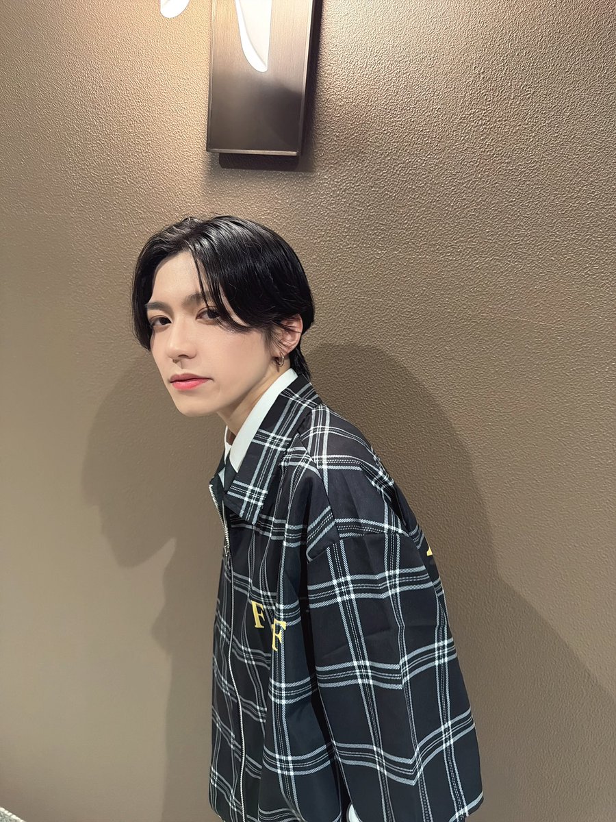 _HRKNRS_'s tweet photo. 断髪 https://t.co/eImWrdx3TV