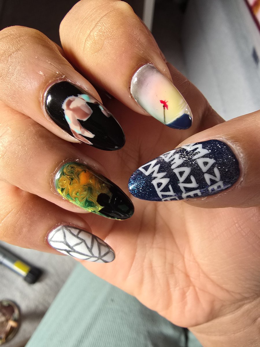 hennalilacstar's tweet image. Check out my cool @projecthailmary nails. Aren't they gorgeous?  @philiplord @GreigFraser_dp @chrizmillr @AmazonMGMStudio @IMAX @RyanGosling @DANIELPEMBERTON #Manchester #projecthailmary #ProjectHailMarynails 💅🎬