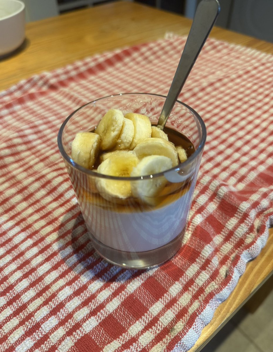 sister2sleep_'s tweet image. BANANA KEFIR YOGURT WITH MAPLE SYRUP #healthy