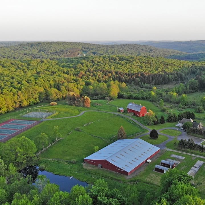 EquestrianPA's tweet image. Dare to do something different on a Monday morning! Plan your summer vacation in the Pocono Mountains. 
Check availability &amp;amp; book direct: zurl.co/2Orxf 

#PoconoMtns #logcabin #cottages #vacationrentals #nature #glamping #summer #airbnb #mondaymotivation