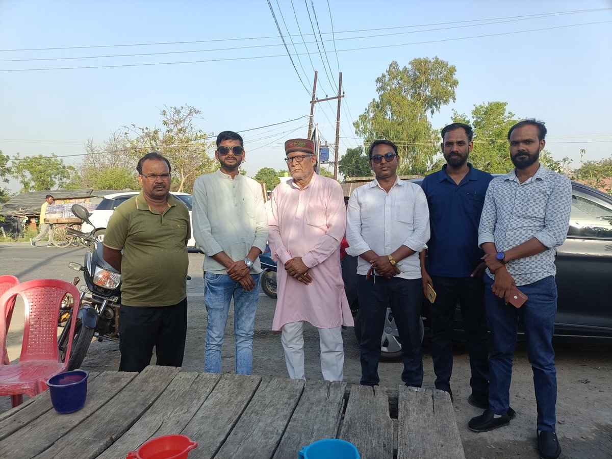 आज विधानसभा क्षेत्र डुमरियागंज के अंतर्गत डॉ अंबेडकर बौद्ध विहार सेवा समिति सांडी कला  में डॉ भीमराव अंबेडकर जयंती के पूर्व प्रतिमा की साफ़ सफाई करके मूर्ति पर माल्यार्पण किया।
जय भीम