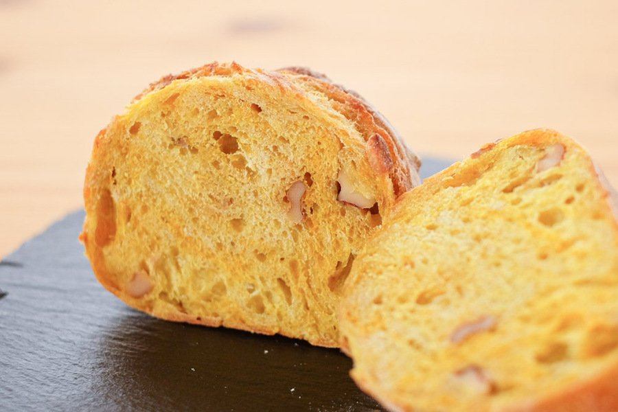 【4月のおすすめ🌸】
経験を活かして作る、フランスのパン屋さんさながらの絶品パンが味わえます🤤

材料、作り方にとことんこだわった、やっぱり美味しい！と改めて思う本格派のパン✨

仕事終わり、頑張った1日のご褒美としてスープと合わせていただきたいです🍽️
rebake.me/items/3257