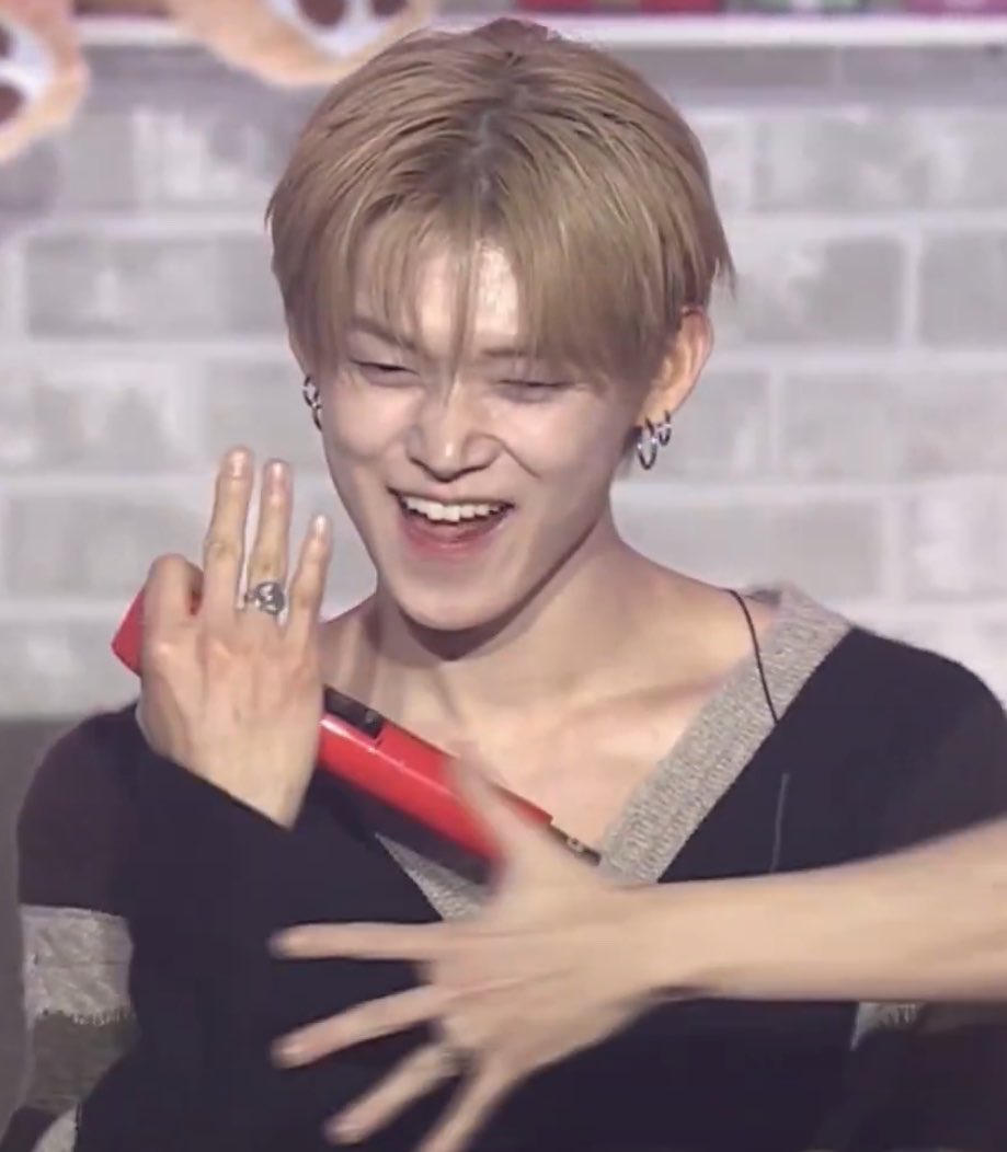 yue loves ghost girl🪾 tweet media