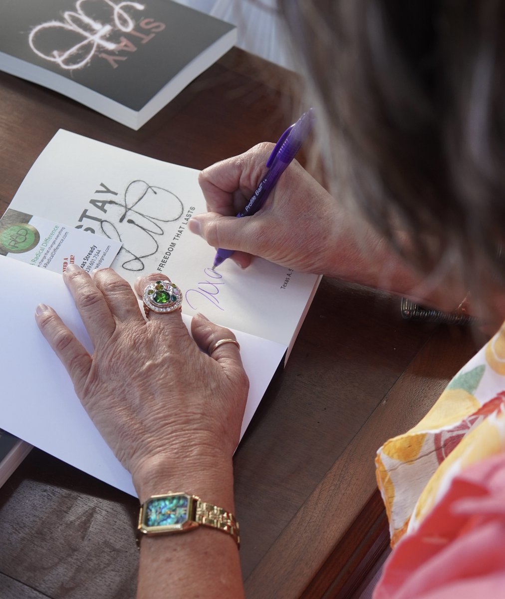 TexasStready's tweet image. From empty to full, in minutes. The LP launch of Stay Lit ...freedom that lasts was a huge success. Thanks! If you got a copy here or anywhere else. Please leave a review on Amazon when you're finished. Super important! E#StayLit #FaithBasedRecovery #ChristianBooks