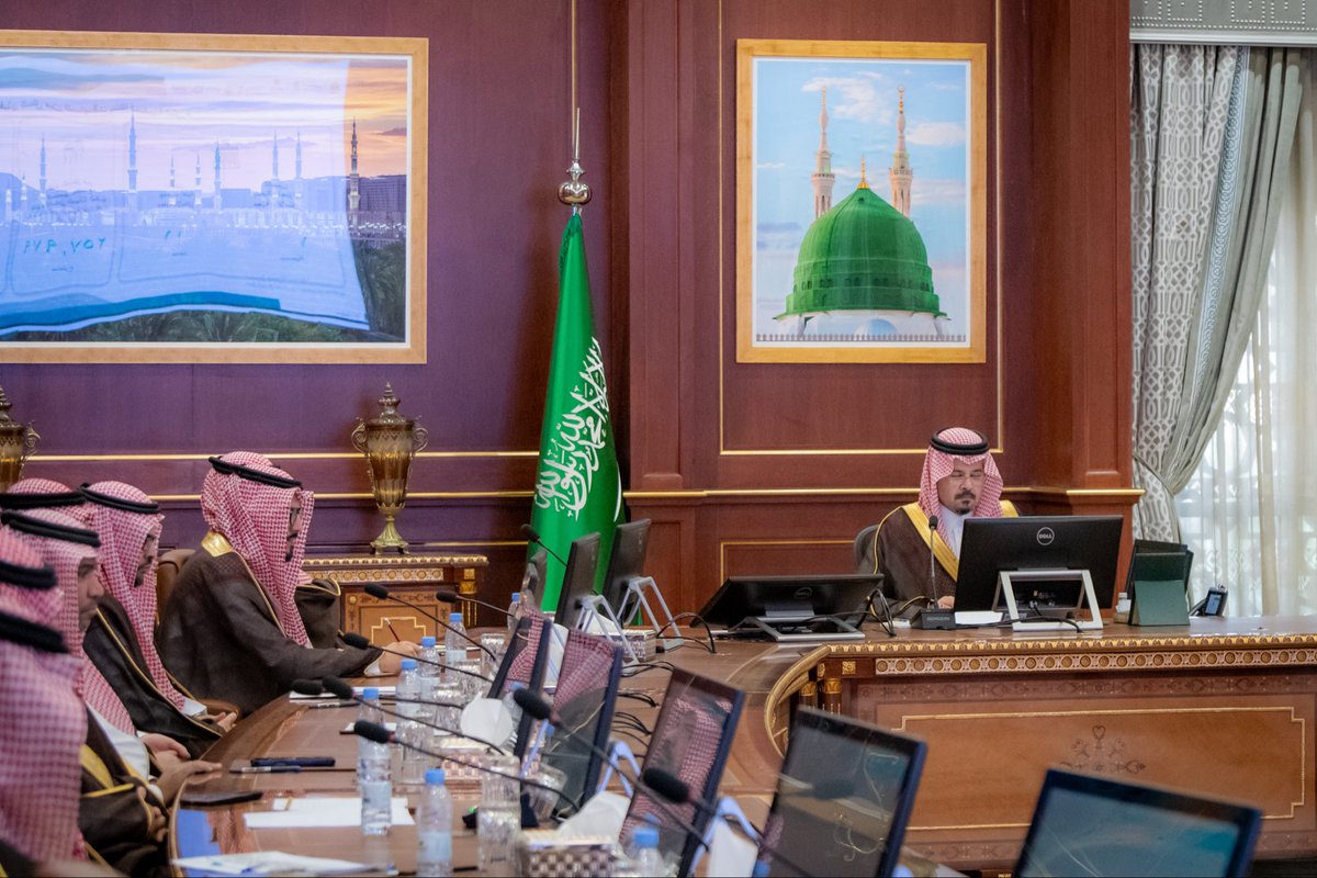 imarat_almadina's tweet photo. سمو أمير منطقة #المدينة_المنورة #سلمان_بن_سلطان يترأس اجتماع اللجنة التنفيذية للإسكان التنموي بالمنطقة، ويطّلع على سير الأعمال والمبادرات، ومؤشرات التقدم في تنفيذ المشاريع، إلى جانب بحث الخطط المستقبلية لزيادة المعروض السكني وتوسيع نطاق الاستفادة. https://t.co/Ql4SulgBKW