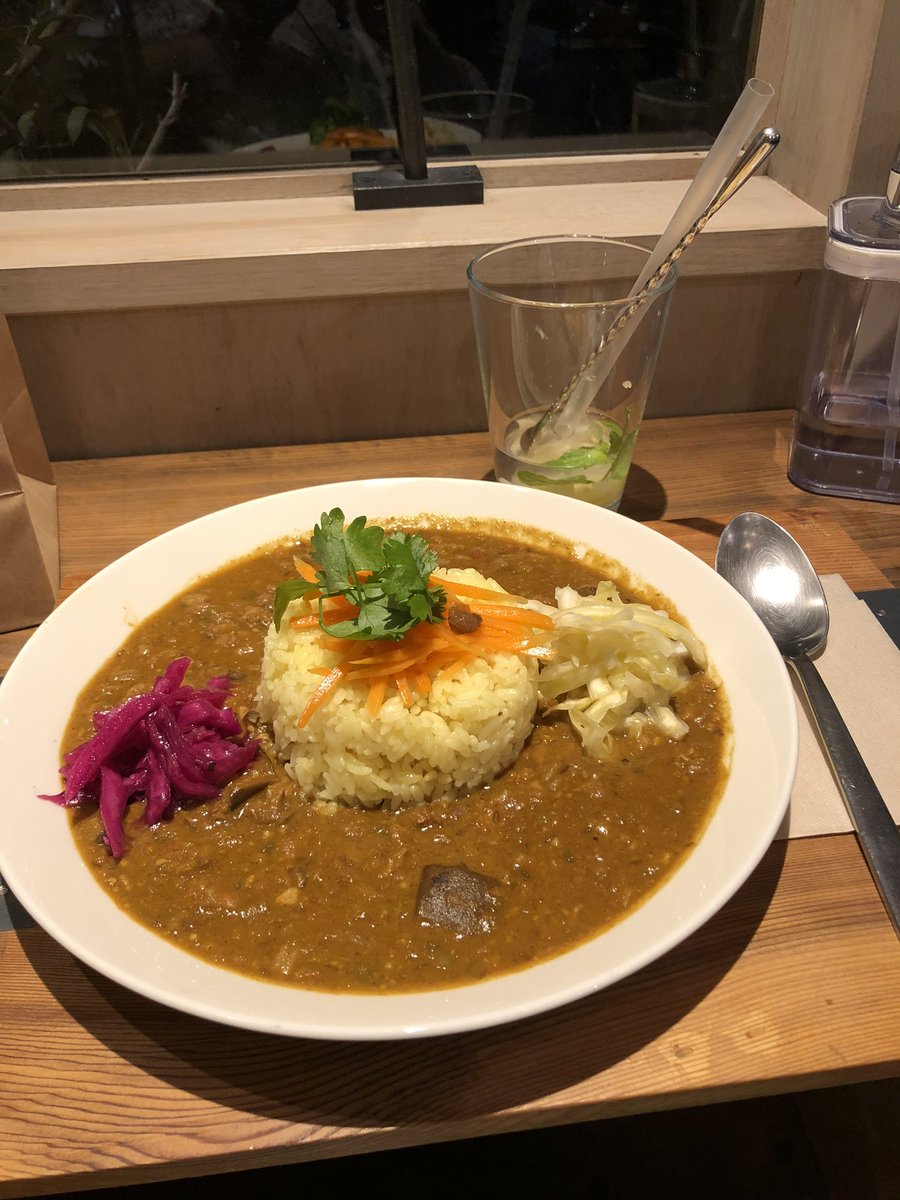 zhNEL4SzNBTcok3's tweet photo. クリニック通院日記
(517) 4/12(日)そのニ
夜は、吹田の
☕️#Zutto-Coffee☕️
にて、❤️#PONGEE❤️のカフェライブでした。
🎊#30回目🎊
と言うことで、記念すべき日でした🎉🎉🎉🎉🎉
㊗️おめでとう御座います🥳🥳🥳🥳🥳
「初めては、いつだったか?覚えてる?」と、聞いたら、2人とも覚えてなくて、ファン友が調べてくれました🙆♀️
第1回目は
「2022.5.28」でした。
写真で振り返ると、
その日は、ライブ後のディナーは、あの美味しいカレーだったようです😋
最後の4枚目の写真は、
「2026.4.12」
約4年経ってるのに、あまり変わってないような😍🙆♀️
でも、この4年の間に、
作曲した歌は、確実に増えて来てるし、
エモい歌を、つくるようになって来てるし、
🎹#上野響🎹くんは、2曲もピアノ🎹で、弾けるようになってる👏👏👏👏👏💕🙆♀️イェーイ💕🙆♀️