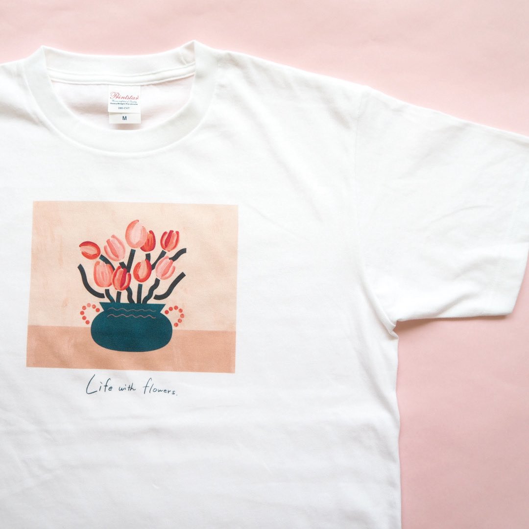 あたたかくなってきましたので、
そろそろTシャツの出番ですね👚

#minne にて
「夏のTシャツ100選」特集に、チューリップTシャツが掲載されております🌷

minne.com/items/36166074

春のおでかけのおともにぜひ◎

#イラスト #illustration
#デザイン #design
#アート #art
#チューリップ