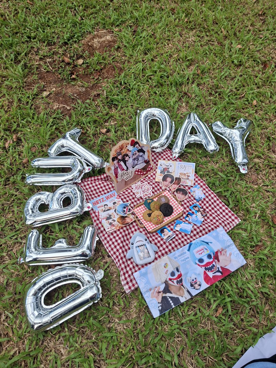 udangkejungsu's tweet photo. HUGE THANK YOU to all Hrtz.wav fans who came to our picnic!! 🥐🥖

I'm so sorry yesterday event kita ini masih jauh dari kata sempurna karena terkendala cuaca yang tidak bisa kami prediksi, but i feel happy too because of you guys🫶🏻

Let’s make more memories together!
#WavBakery https://t.co/o7WdXR9yd8