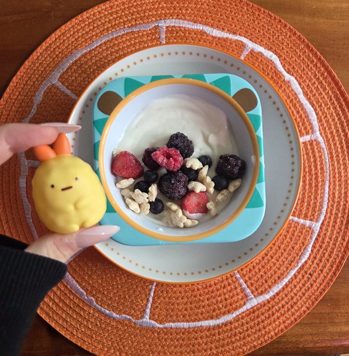 fifispo's tweet image. Yogurt bowl for breakfast!!! 85c 🧡

I still weigh the same as the beginning of April I'm genuinely so frustrated (⁠ᗒ⁠ᗩ⁠ᗕ⁠) I don't know what I'm doing wrong