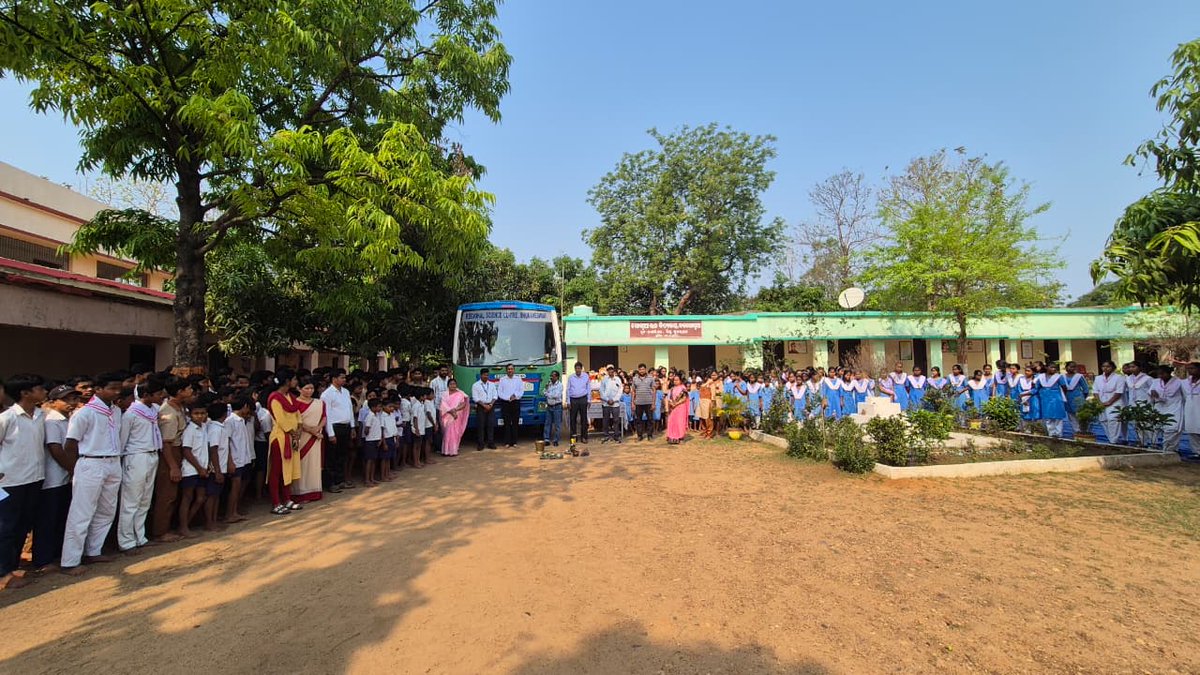 ncsmgoi's tweet photo. 🚐⚡ MSE on “Electricity &amp; Magnetism” by @RSCBhubaneswar, a unit of @ncsmgoi, @MinOfCultureGoI, in Sundargarh featured demos, films &amp; quizzes. ✨

#ElectricityAndMagnetism #ScienceOnWheels #NCSM https://t.co/xrhDFCxGhx