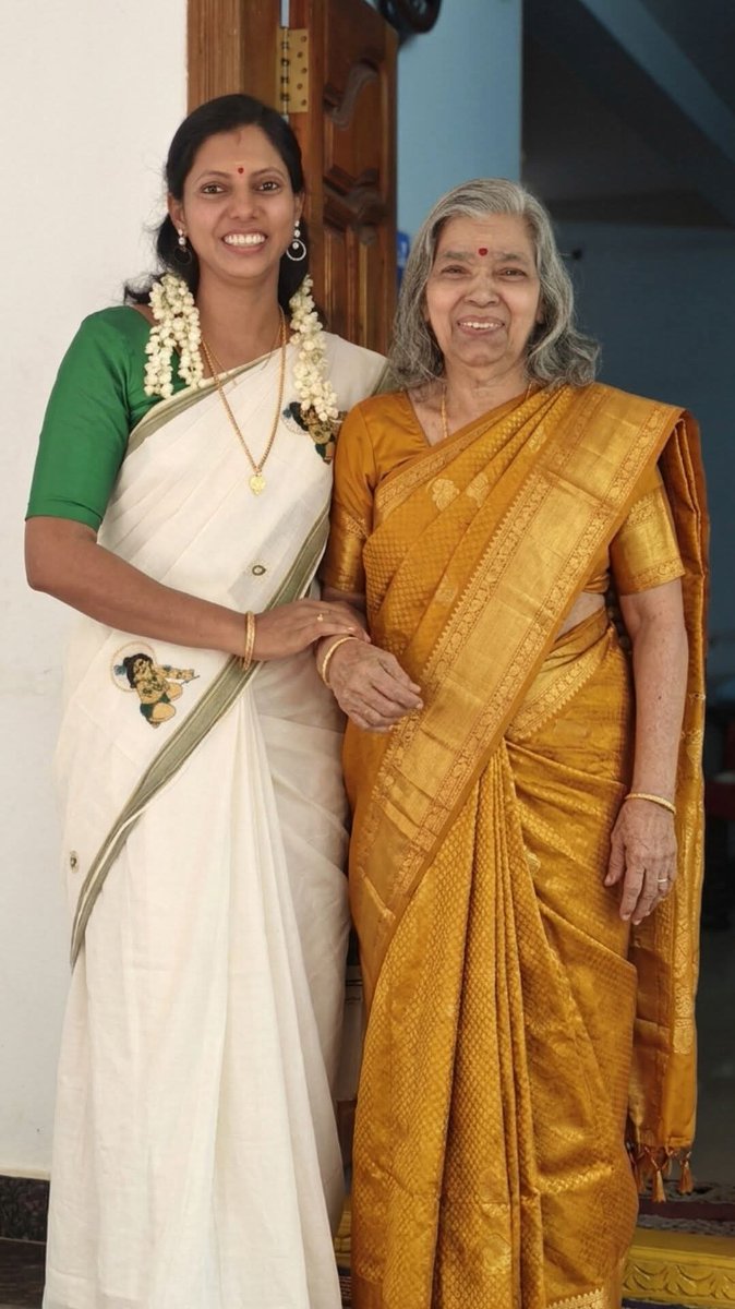 Nick118136's tweet image. മലയാളി അമ്മായിഅമ്മയും തമിഴ് മരുമകളും. ഞങ്ങളെ  സ്നേഹിക്കുന്ന ഓരോരുത്തർക്കും ഒരായിരം നന്ദി 🙏
#GoodEveningEveryone 
#goodevening 
#FamilyLove 
#feelgood