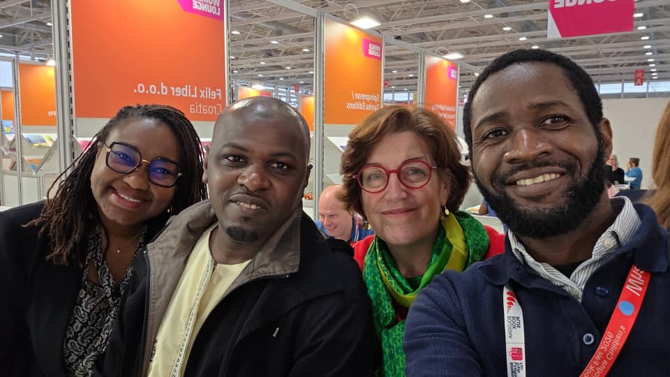 ITA_DAKAR's tweet photo. 📚🌍 La délégation @ITA_DAKAR présente à la @BoChildrensBook !
Avec 🇨🇮 #FatouDiomandé #EditionsCalebasse et 🇸🇳 #SouleymaneGueye #Saaraba & #IssabaBa #kanarimagik
➡️ Objectif : promouvoir l’édition africaine & créer des partenariats internationaux ✨
#BCBF #Publishing #Africa #ITA @FiereBologna