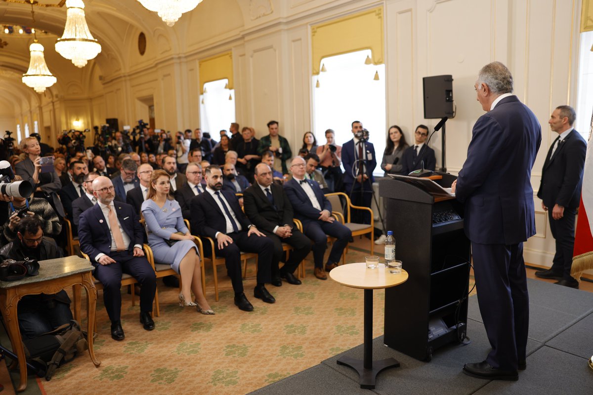 Reza Pahlavi Communications tweet media