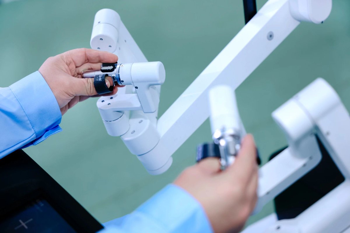 hangzhoufeel's tweet image. 🏥 A 620° surgical robot changing the way of surgery! The SR01-200 surgical #robot co-produced by Hangzhou-based Kangji #Medical Instrument and Weijing Medical is now in clinical use for breast surgery. With ultra-flexible robotic arms, it helps reduce surgical difficulty,