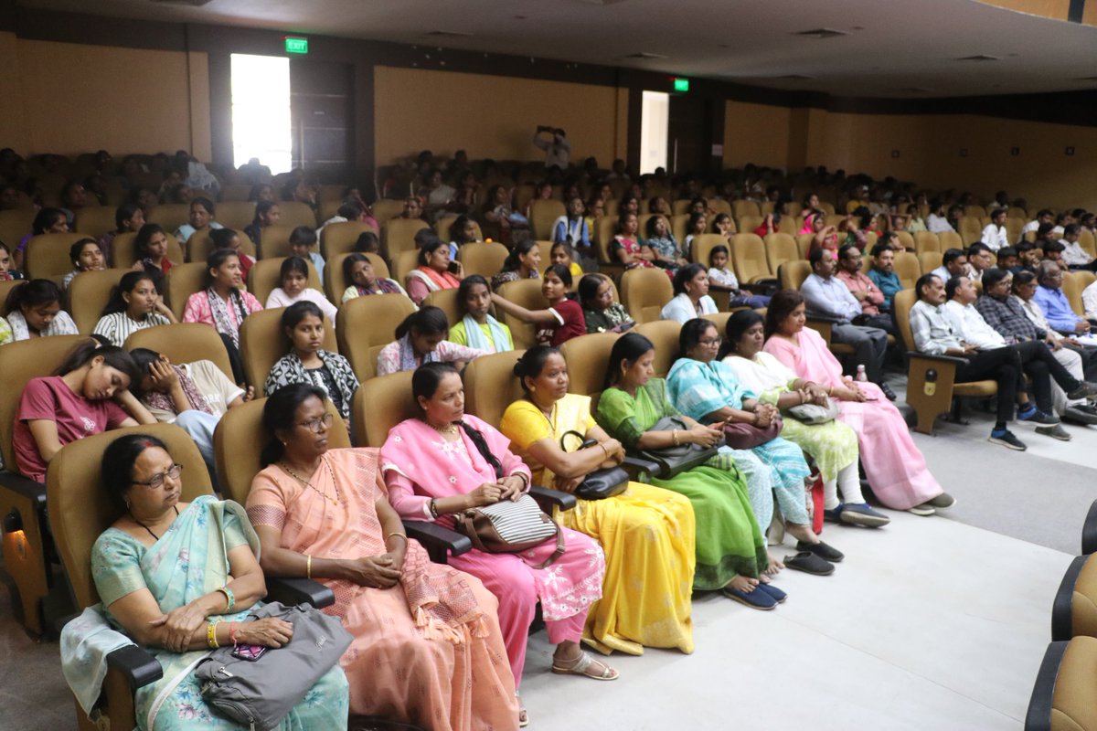 projskhandwa's tweet image. ➡️ सोमवार को खण्डवा के किशोर कुमार सभागृह में जिला स्तरीय आयोजित किया गया

➡️ अम्बेडकर जयंती कार्यक्रम में स्वच्छताकर्मी व वरिष्ठजनों का किया गया सम्मान

Read More : facebook.com/share/p/1Ars8d…

@CMMadhyaPradesh 
@DrMohanYadav51 
@JansamparkMP 
@minculturemp 
#khandwa