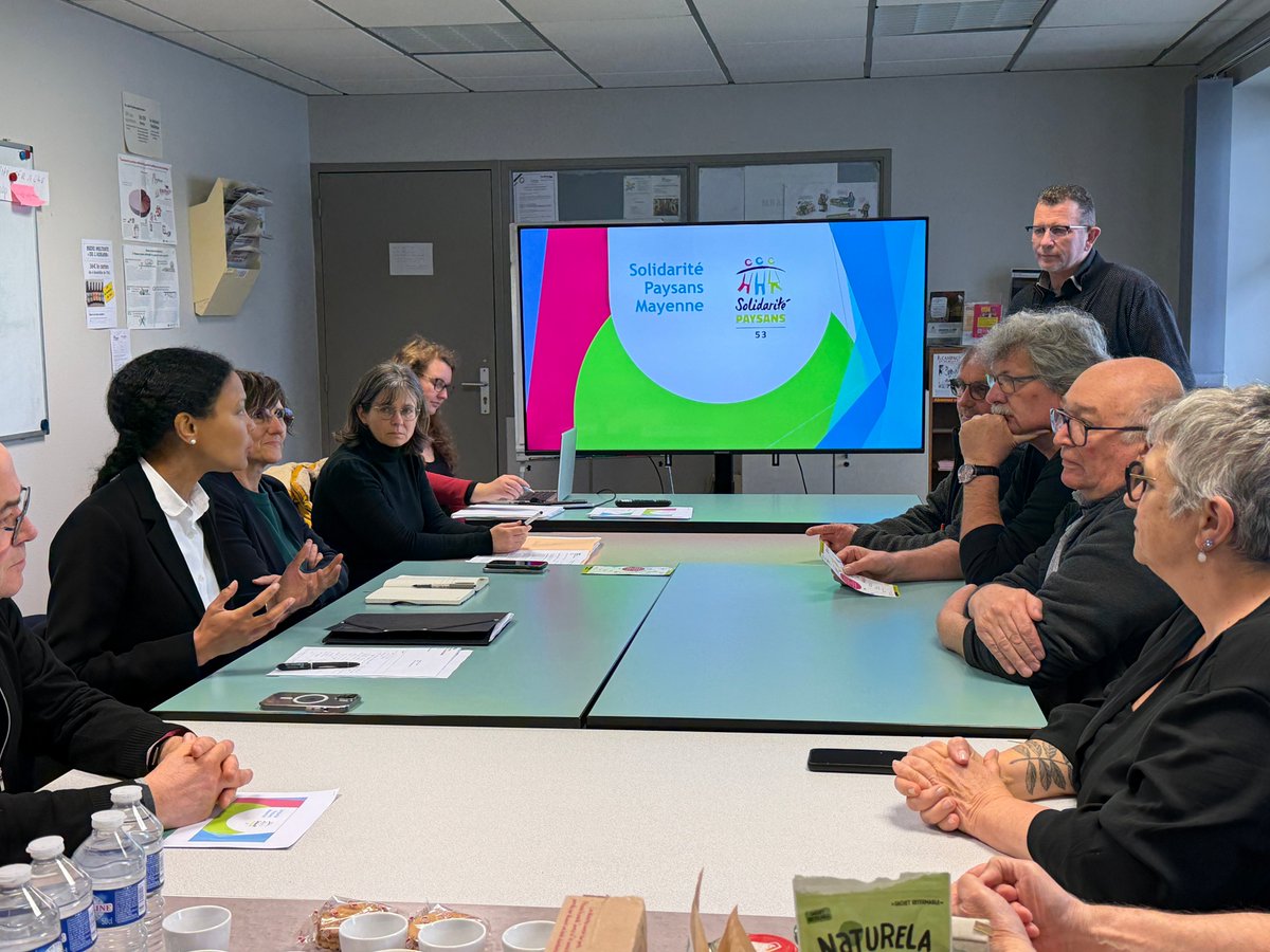 Prefet53's tweet image. #Agriculture #Solidarité  #Accompagnement

[03/04] Rencontre avec l’association Solidarité Paysans 53. Nadège Baptista, préfète de la #Mayenne, a échangé avec les équipes engagées auprès des agriculteurs en difficulté.

🌾 Créée en Mayenne en 2005, l’association accompagne les