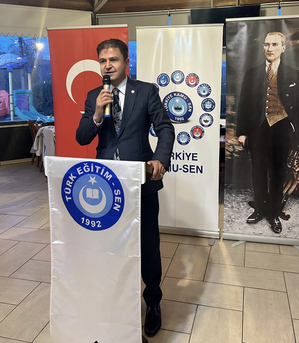 Eğitim dili Türkçedir..

Anayasamızın 42. Maddesinde ifade edildiği şekliyle Türkçeden başka dil kullanılamayacağını Türk Eğitim-Sen olarak kurulduğumuz günden bugüne söylüyoruz, söylemeye devam edeceğiz, duruşumuz nettir.

Diğer sendikaların genel   
merkez düzeyinde,bu konuda