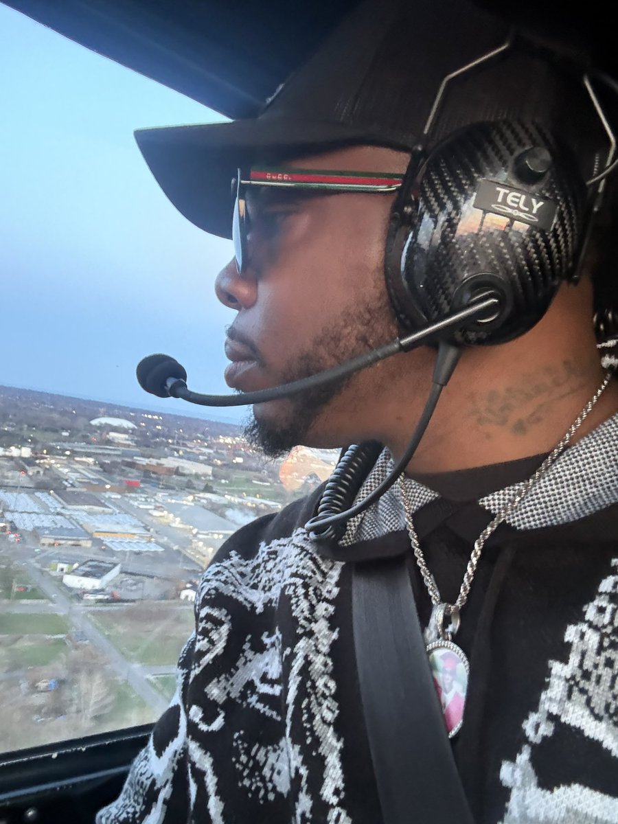 ED_RACKS's tweet photo. Just been chillin out the mix 💯 It’s levels to how you gotta move out here 🙌🏾 #backtobusiness 🎯‼️#Edracks #friendlyskies✈️ #fyp #explorepage https://t.co/saoMWSonxT