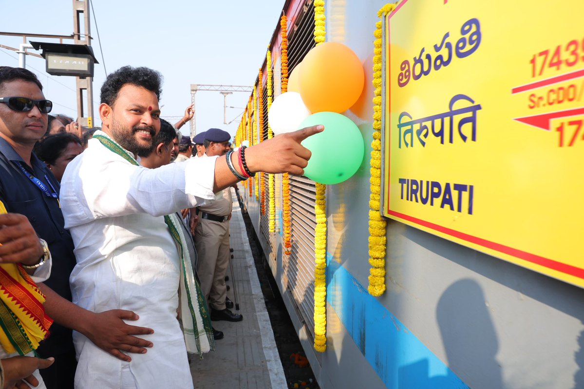 ఈ రోజు శ్రీకాకుళం జిల్లాకు ఒక చారిత్రాత్మకమైన  రోజు. నేడు శ్రీకాకుళం రోడ్ – తిరుపతి హమ్‌సఫర్ ఎక్స్‌ప్రెస్ (17439/40)ను ప్రారంభించడం ఎంతో ఆనందంగా ఉంది. 75 సంవత్సరాల జిల్లా చరిత్రలో తొలిసారిగా తిరుపతికి నేరుగా రెగ్యులర్ ట్రైన్ సేవ ప్రారంభం కావడం ద్వారా ఎన్నో ఏళ్ల ప్రజల కల సాకారం