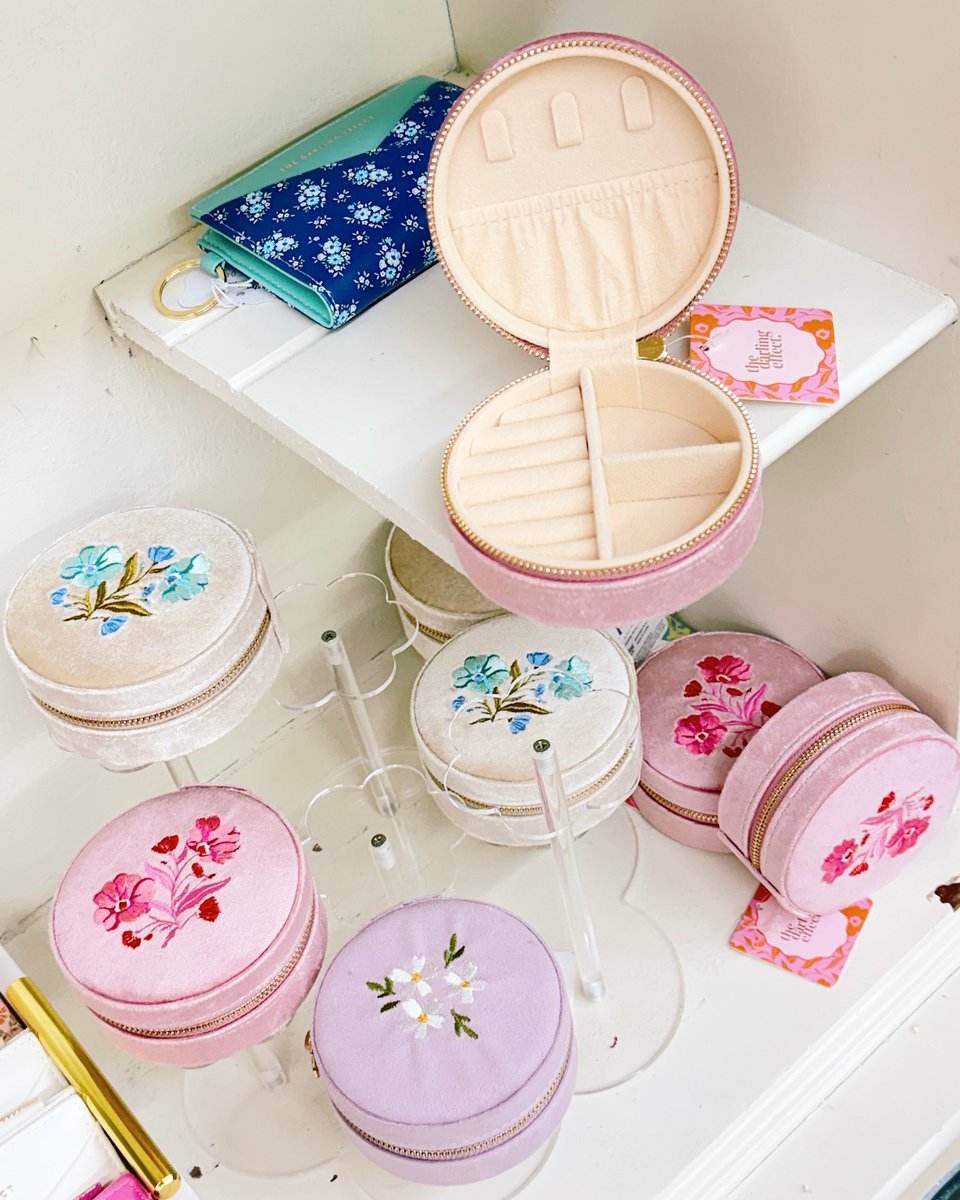 holbrookdrug's tweet image. New spring accessories just hit the shelves ✨

From patterned wallets to floral organizers and everyday jewelry, these are the kind of pieces you’ll reach for again and again! #visitmorehead #shoplocal