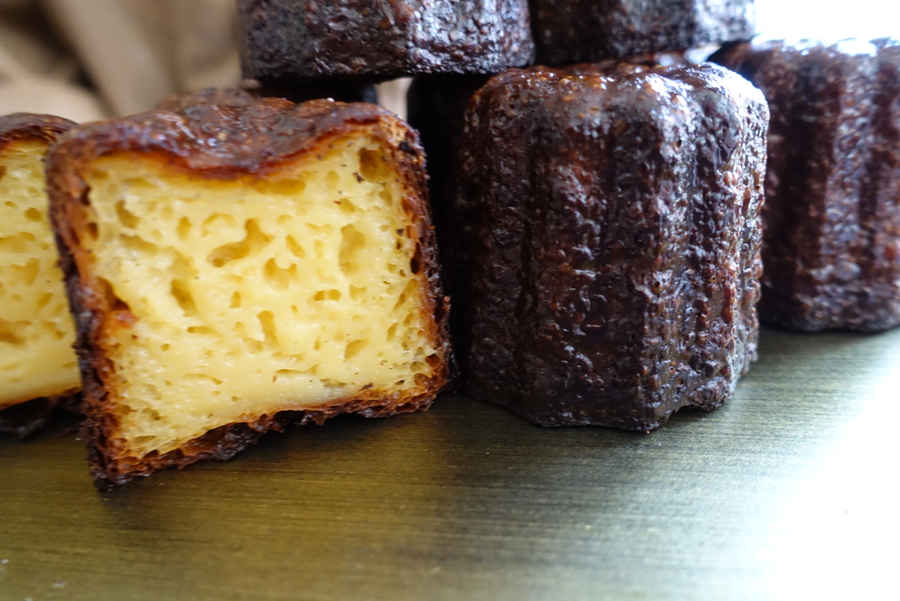 【4月のおすすめ🌸】
外がカリっと、中もっちり濃厚なカヌレが食べたい！と思って探していたらオススメにこちらが出てきました👀

おやつにもぴったりなカヌレが、なんと20個たっぷり届きます✨

1個食べるともう1個と手が伸びる、ハマる美味しさですよ🤤
rebake.me/items/2208