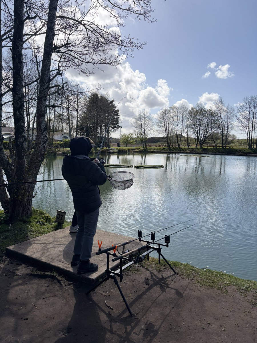 fishingthemind's tweet image. Great way to start the week 🎣🧠👌🏼

Many fish caught today but most importantly relaxing in the sunshine next to the water, great for the mind 🧘‍♂️ 

#fishingtherapy #sessions