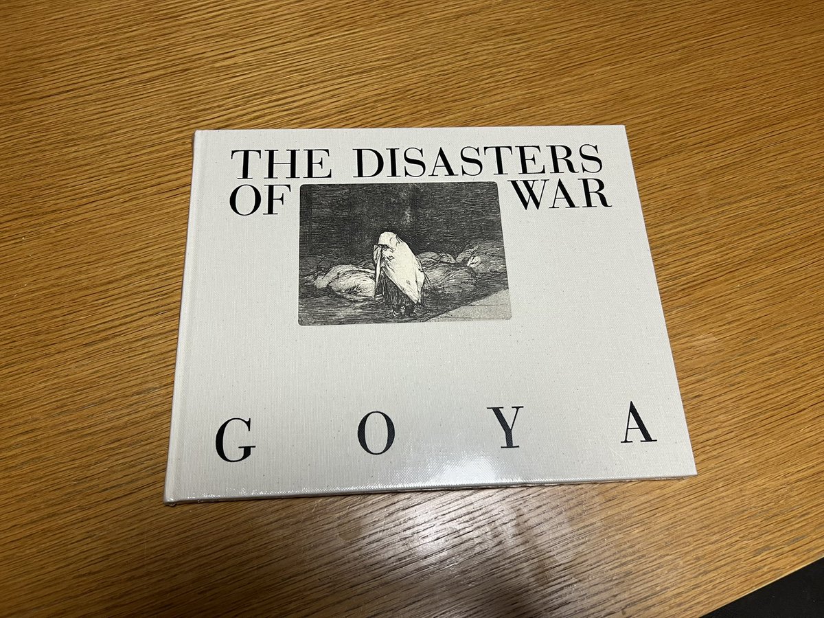 교보문고의 예술서적 할인 행사, 기다렸다. 프란시스코 고야의 판화집 <The Disasters Of War>를 구입. 프라도 뮤지엄 기프트샵에서부터 사고싶었는데, 더 저렴하게 ㅎㅎ. (거기에 영어판!)

정말… 이 판화들 봤을 때의 충격은 잊을 수 없다. La Fabrica의 책 만듦새는 무척 좋음.