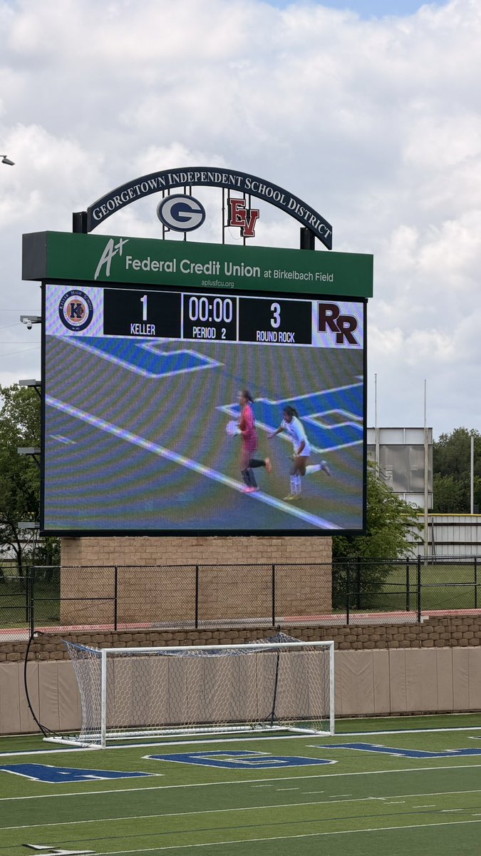 SophiaOrtiz26's tweet photo. One last time. So grateful for this team, the parents, the school and our Round Rock community. Can’t believe I get to end as a State Champ. Now to prepare for the fall and play for @srsuwsoccer 🐺🖤❤️🖤❤️ @uiltexas @50_50Pod @thefalse9tx  @CollegeSoccerID @RR_Girls_Soccer https://t.co/EnRb2ehm9f