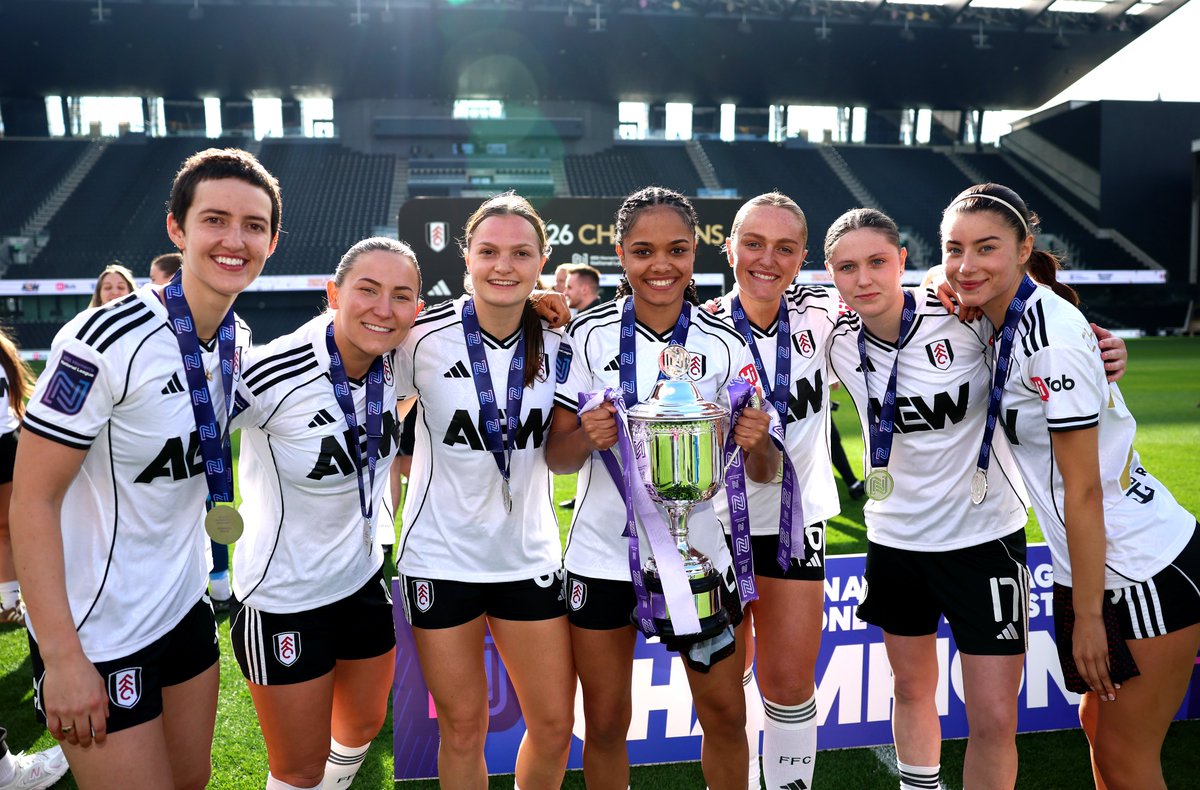 FAWNL's tweet photo. Trophy lift at Craven Cottage? Completed it. ✅

@FulhamFCWomen lifted the Division One South East title in style on Sunday 🙌

#FAWNL https://t.co/fxGxCyAcAT