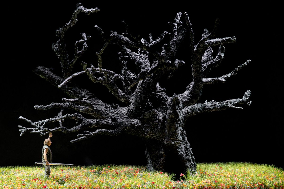 AbsoluteMoCo's tweet photo. The @rbo_org production of #Siegfried ✨ 

We’re delighted to have provided equipment for this production. 
Photograpy credits: 📸 Monika Rittershaus and @rbo_org 

#automation #theatreautomation #theatre https://t.co/9KMP2rNxNH