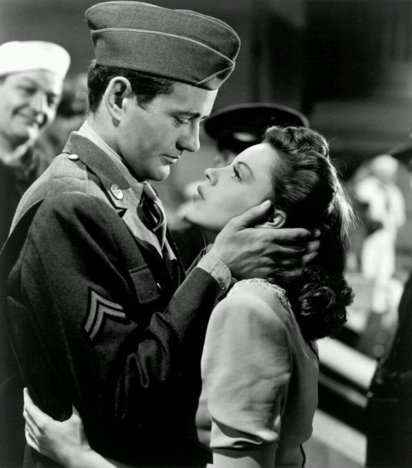 iShowTunes's tweet photo. #RobertWalker &amp; #JudyGarland, #TheClock, 1945. https://t.co/G4si7j4VV3