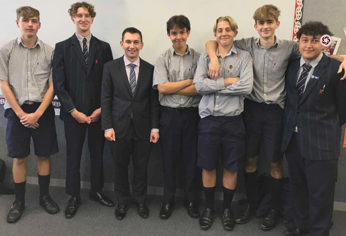 HarmlessKiwi's tweet photo. @SimeonBrownMP I'd be scared to visit a prison too when I'm shorter than the average High schooler LMAO. you have to post on twitter about how you think opposition doing the right thing because of how scared you are https://t.co/jc2VqMfutb