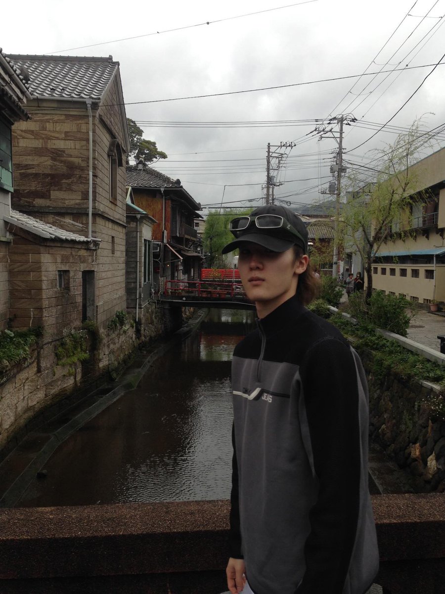 킁. 킁 tweet media