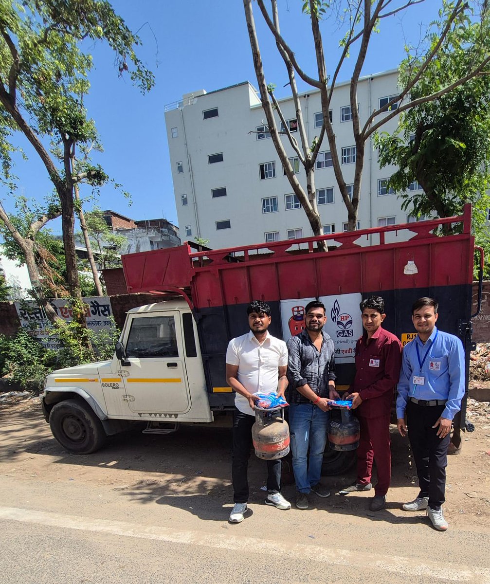 hpcl_jaipurlpg's tweet image. Proud to be part of impact that truly matters.
Timely LPG support is helping migrant workers cook, stay, and work with confidence.
Grateful for the appreciation from Hunar Creation

#CustomerAppreciation #HPGasAppu
@HPCL @PetroleumMin @dhruvkapil @pranaw_hpcl @NwzLpg @HPGAS11