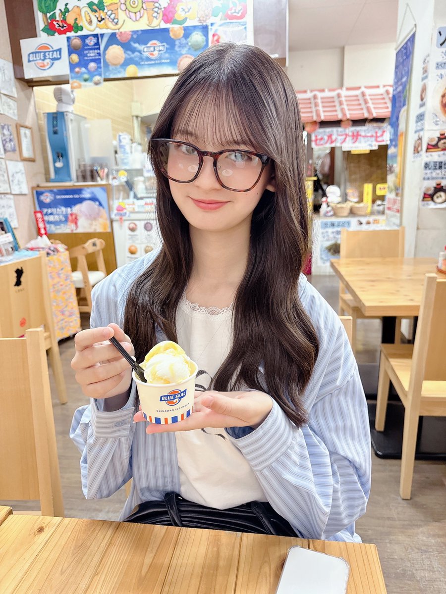 3110yasminee's tweet image. 行ってみたかった名古屋の大須に行ってきた〜🥺💗
商店街で沖縄のお店を見つけて入ったよ🌺
ずっと食べてみたかったブルーシールアイス🍨🍍
めっちゃ美味しくて幸せすぎた🤤💗
また行きたいな〜🫶🏻✨

#blueseal
#沖縄
#fypシ゚