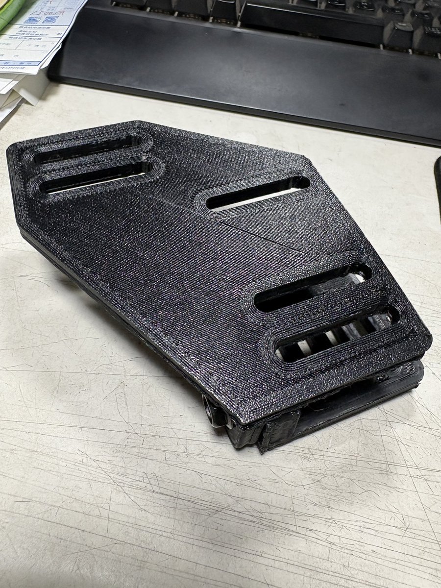 niisan237's tweet photo. 電スロ化するのに流用するプリウスペダル、Z33ペダル対応ブラケット。10台分削り出しで製作依頼してみた。
プリウスペダルは沢山あるし、たまに1円スタートが有るとそのまま落札出来るからなかなかお得🉐
#LINK電スロ用 https://t.co/xzjWA0Cljx