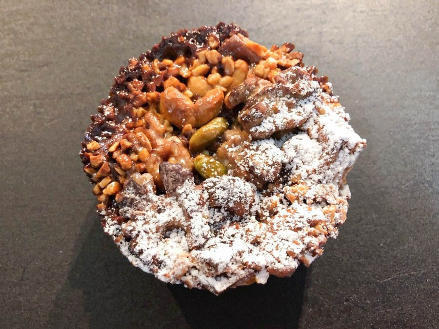 【4月のおすすめ🌸】
時々恋しくなる、福岡のパンから今日はセレクト🔎

シェフ独自の製法で作るパンは、口溶けの良さと奥深い味わいが特徴です🥖

もちろん毎日頑張っているけど、今日は特に頑張った！という日に食べたくなります🔥
rebake.me/items/340