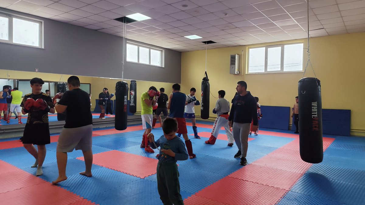 GurpinarVe's tweet photo. 🥊 Gücünü keşfetmeye hazır mısın?
Kickboks eğitimlerimiz Merkezimizde devam ediyor!
Kendini savunmayı öğrenmek, formunu korumak ve disiplin kazanmak isteyen tüm gençlerimizi bekliyoruz. 🔥
👉 Sen de aramıza katıl, enerjini doğru yönlendir!
�� Gürpınar Ferdi Sporlar Merkezi https://t.co/FoljSbkgZM